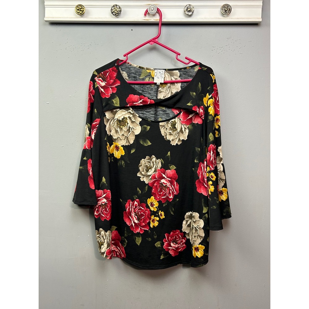 Naif Top Women‎ Plus size 2X Black Floral Twist Cut-Out Bell Sleeve Blouse Boho